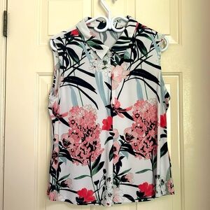🤩 3 FOR $25 🤩 Tommy Hilfiger Floral Top